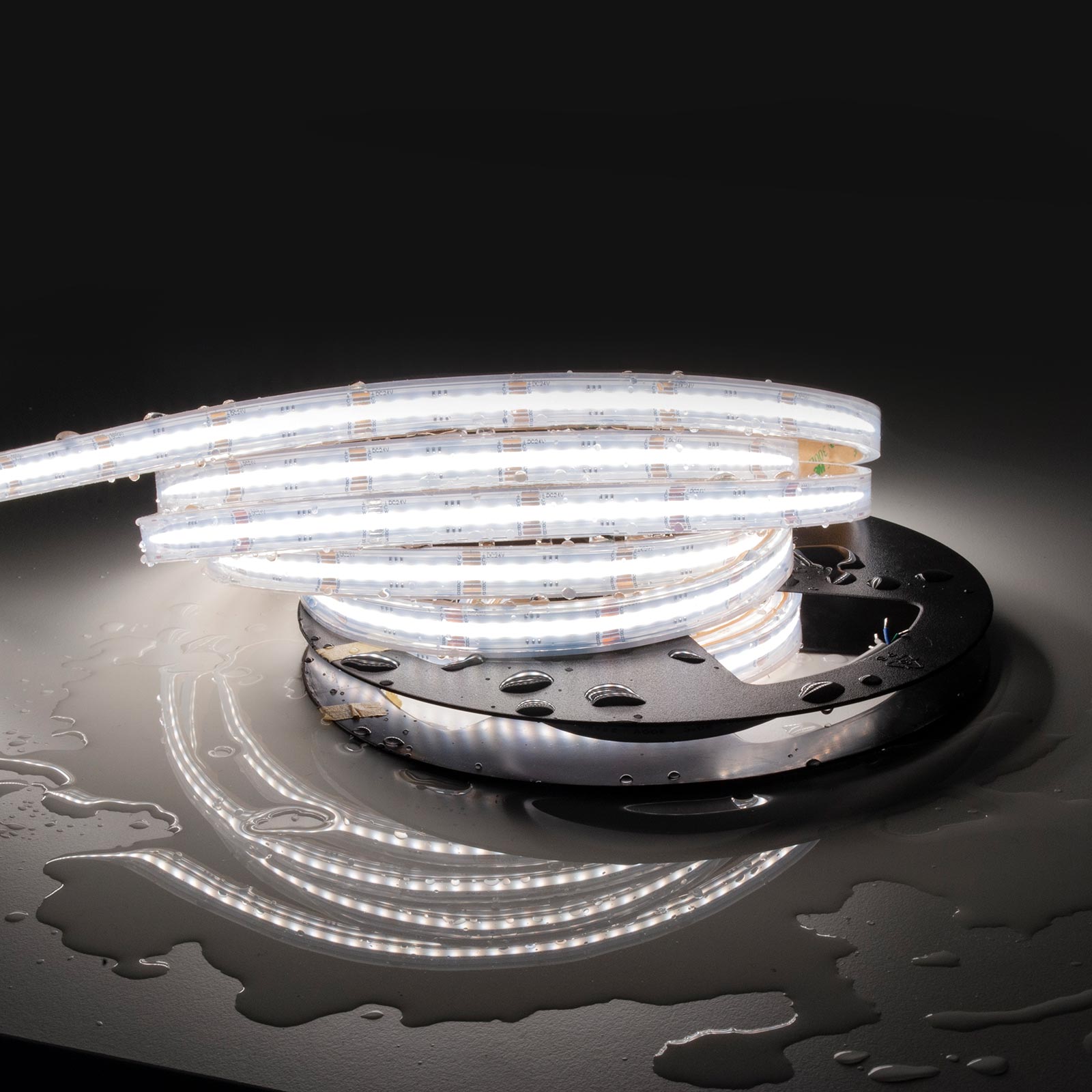 Striscia LED RGB multicolor impermeabile