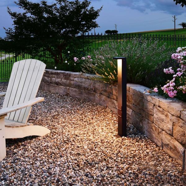 Lampione LED CCT con prese di corrente
